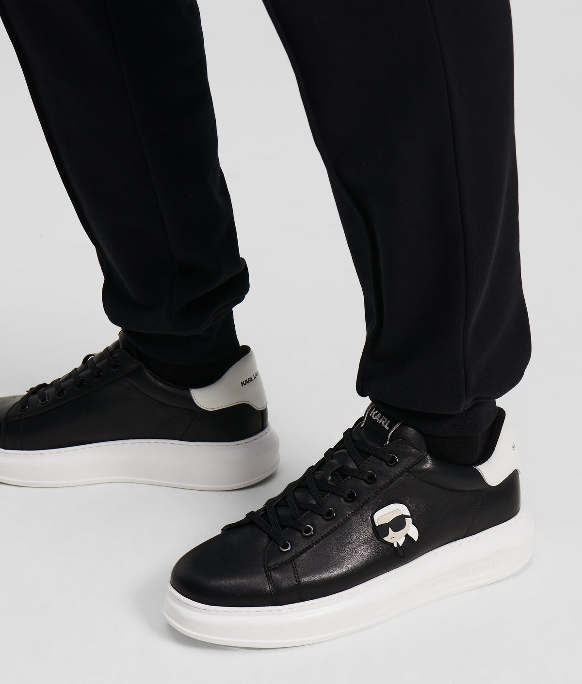 Ikon NFT Kapri sneakers