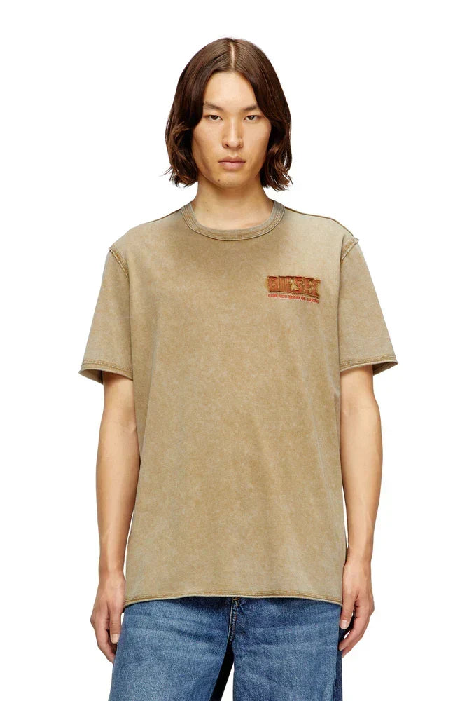 Acid-wash T-shirt with raw edges