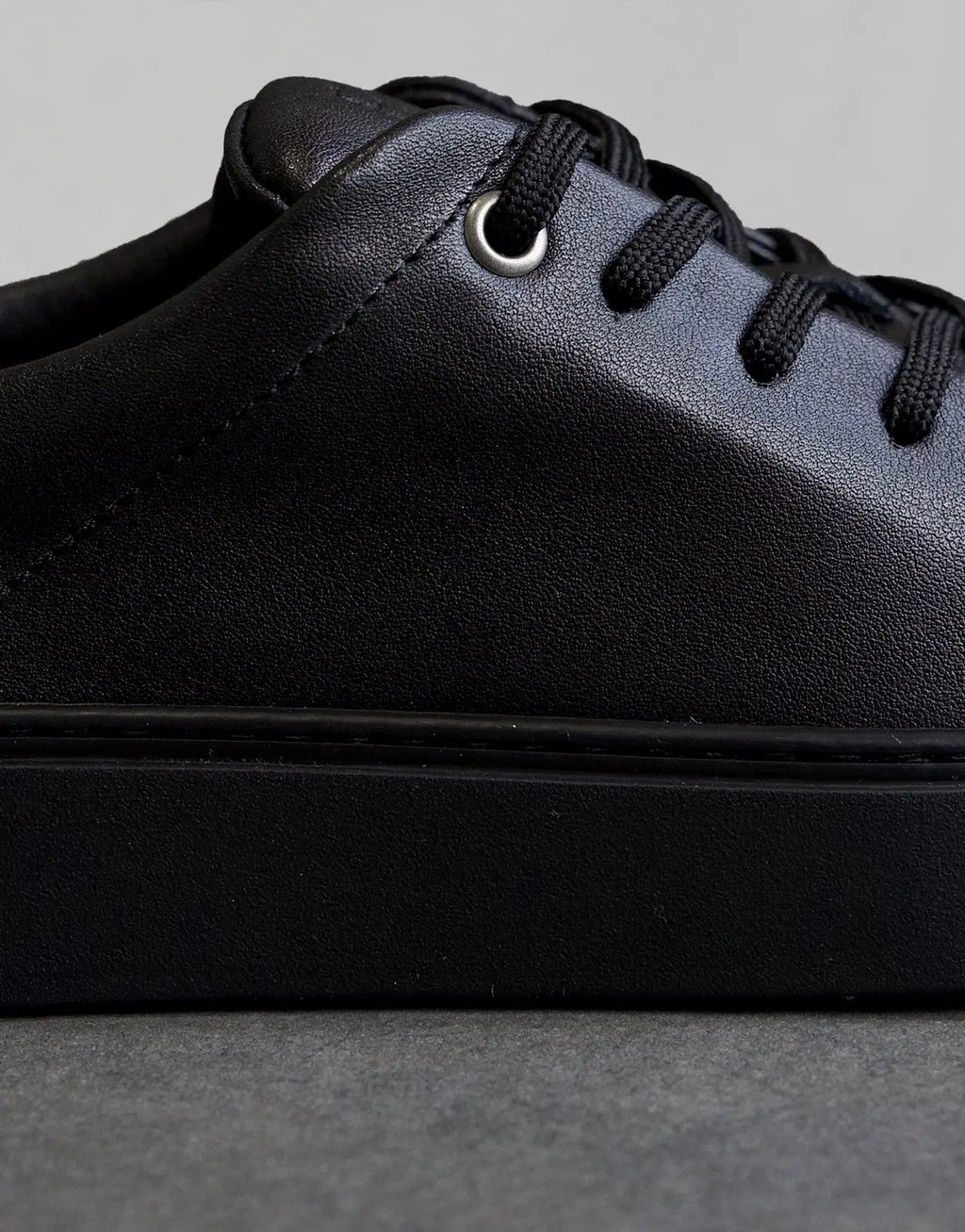 Fade Essential Black Sneakers - view 5