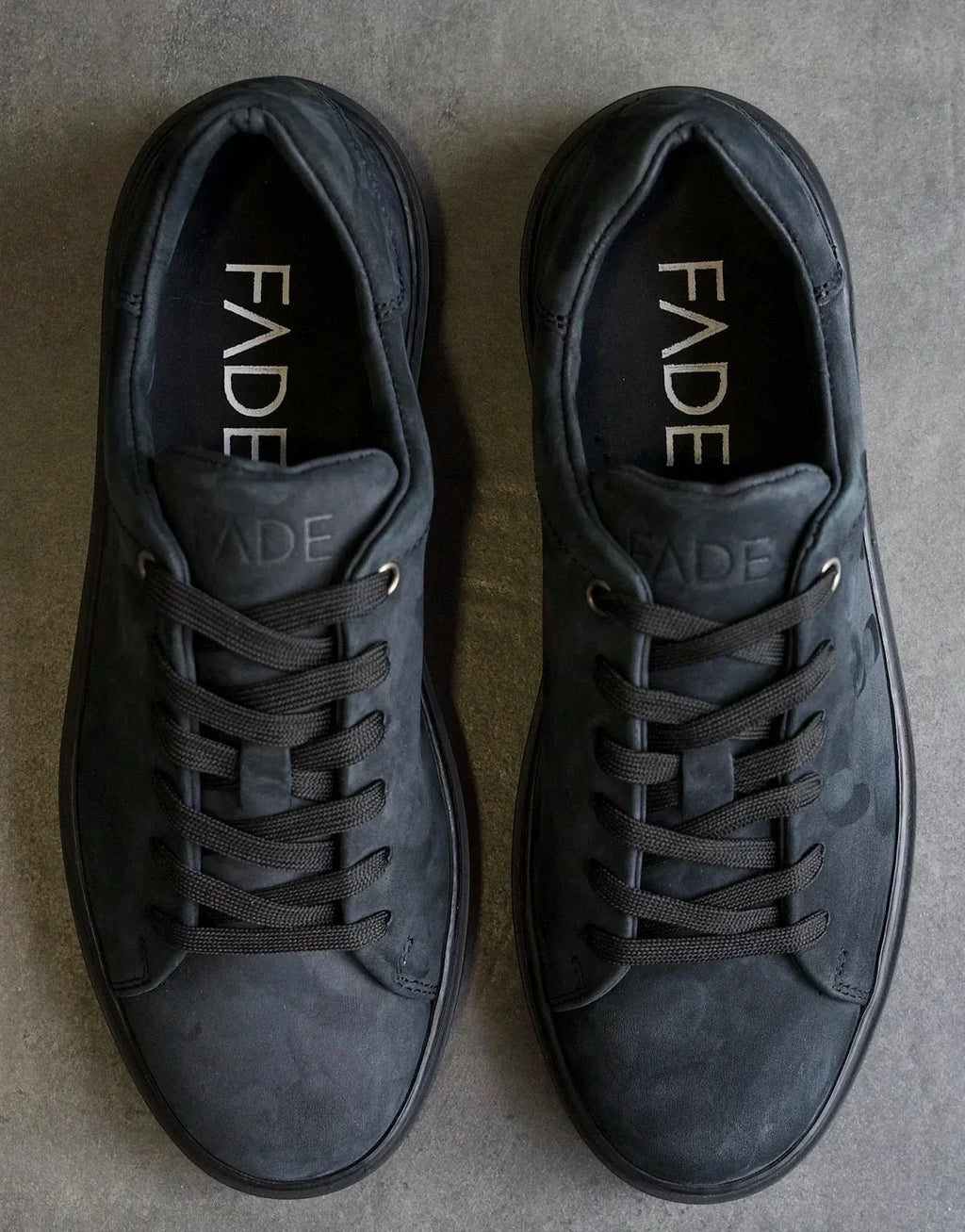 Fade Essential Nubuck Sneaker Black - view 4