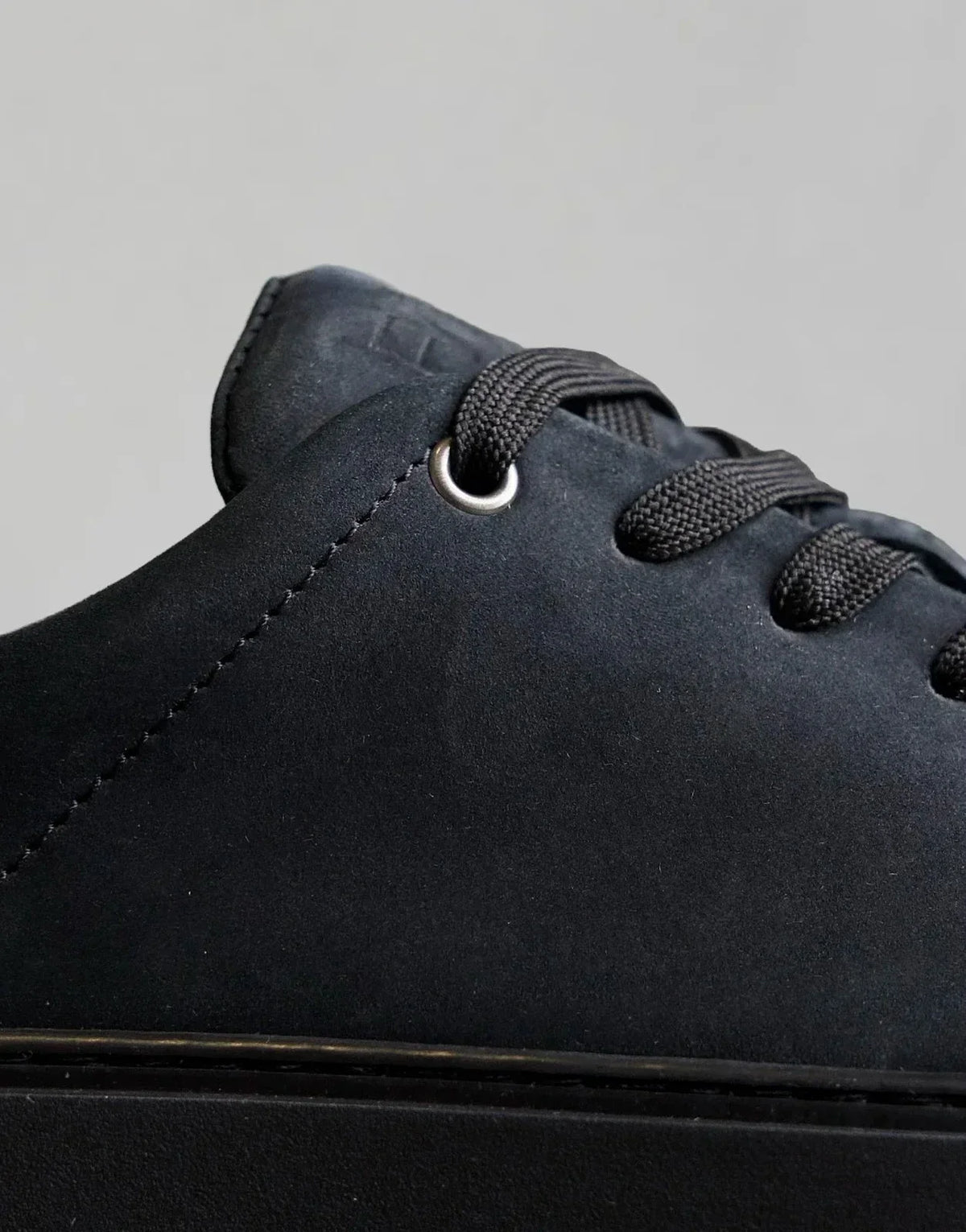 Fade Essential Nubuck Sneaker Black - view 5