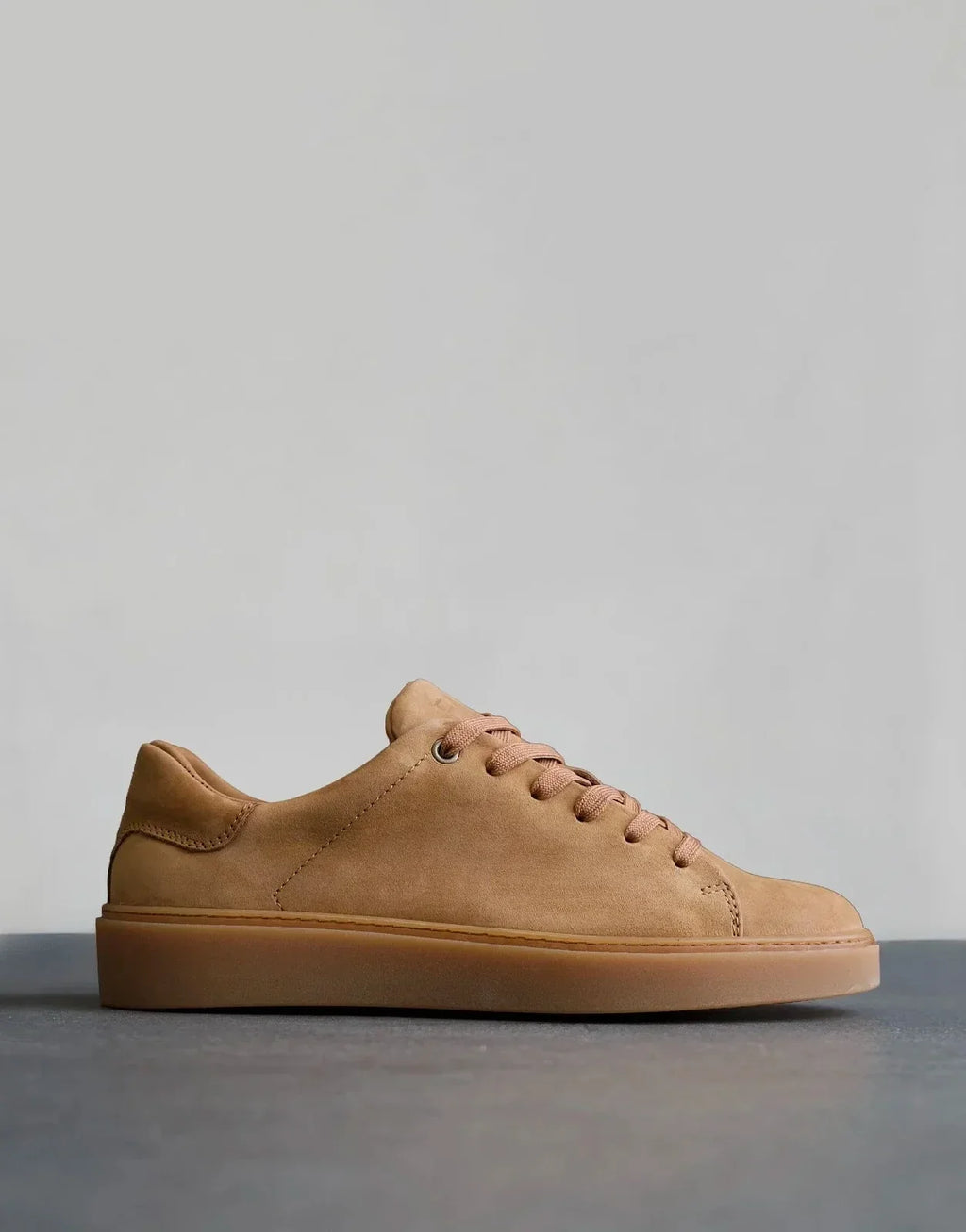 Fade Essential Nubuck Sneaker Tan