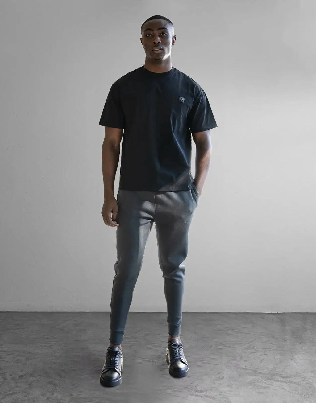 Fade Iconic Boxy Black T-Shirt - view 2