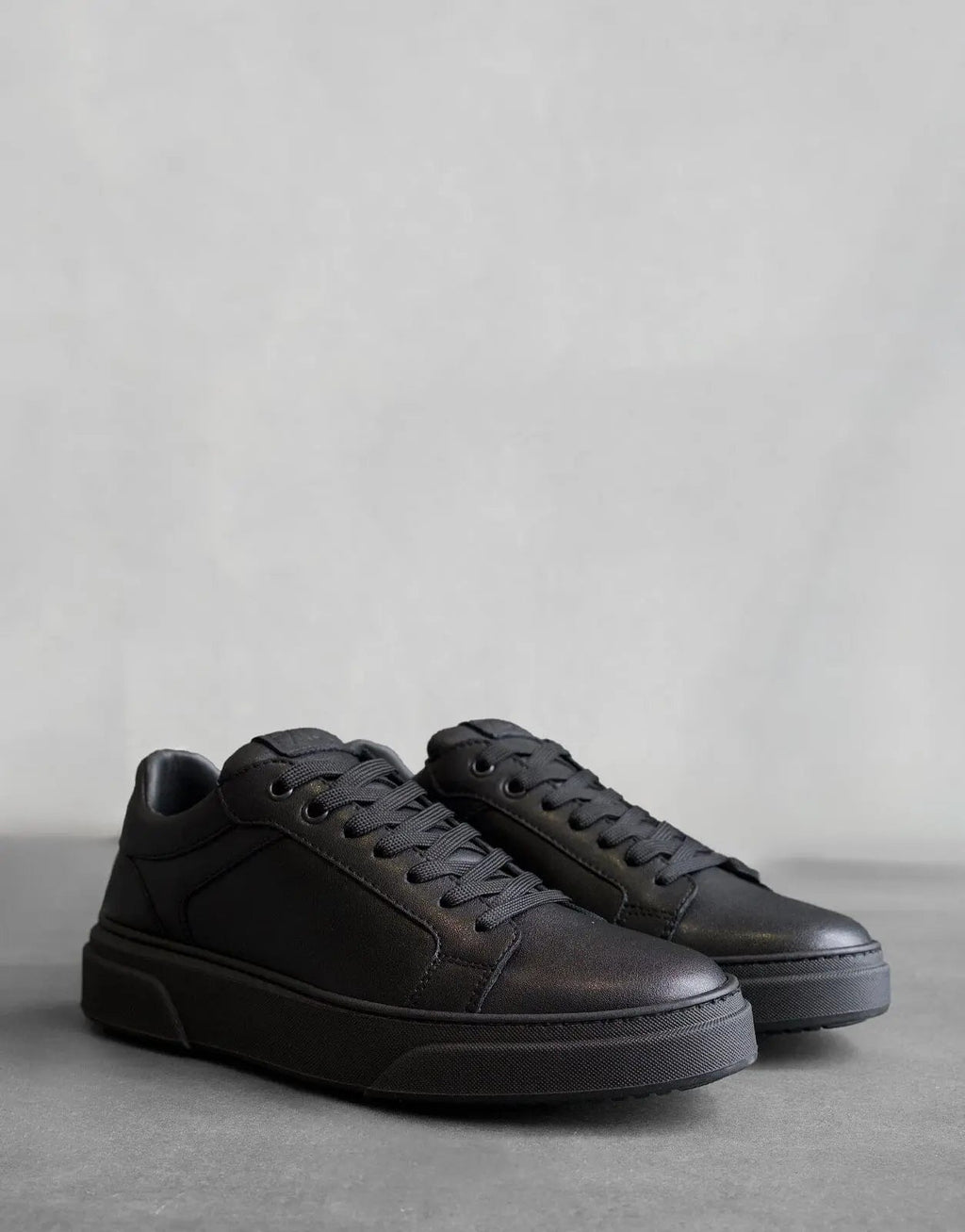 Fade Iconic II Black Sneaker - view 2