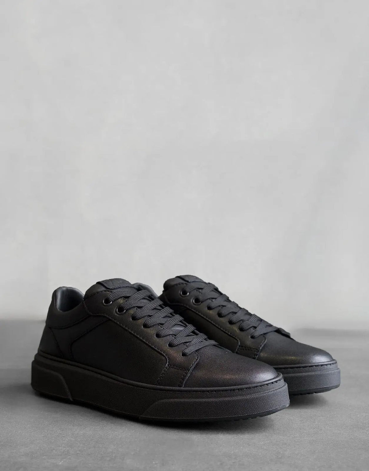 Fade Iconic II Black Sneaker - view 2