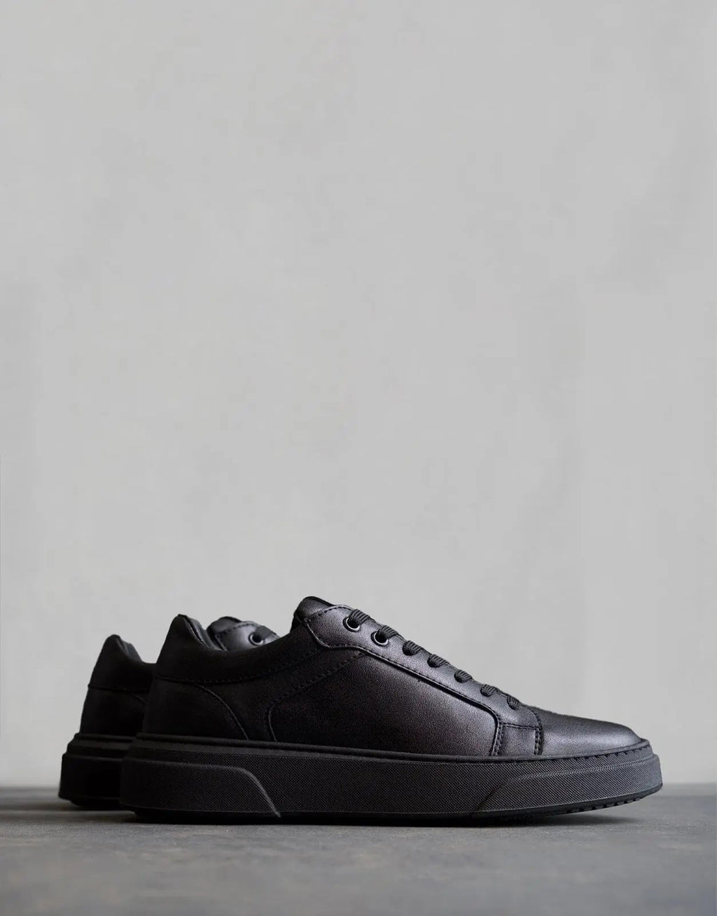 Fade Iconic II Black Sneaker - view 4