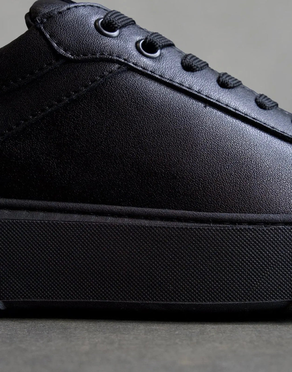 Fade Iconic II Black Sneaker - view 5